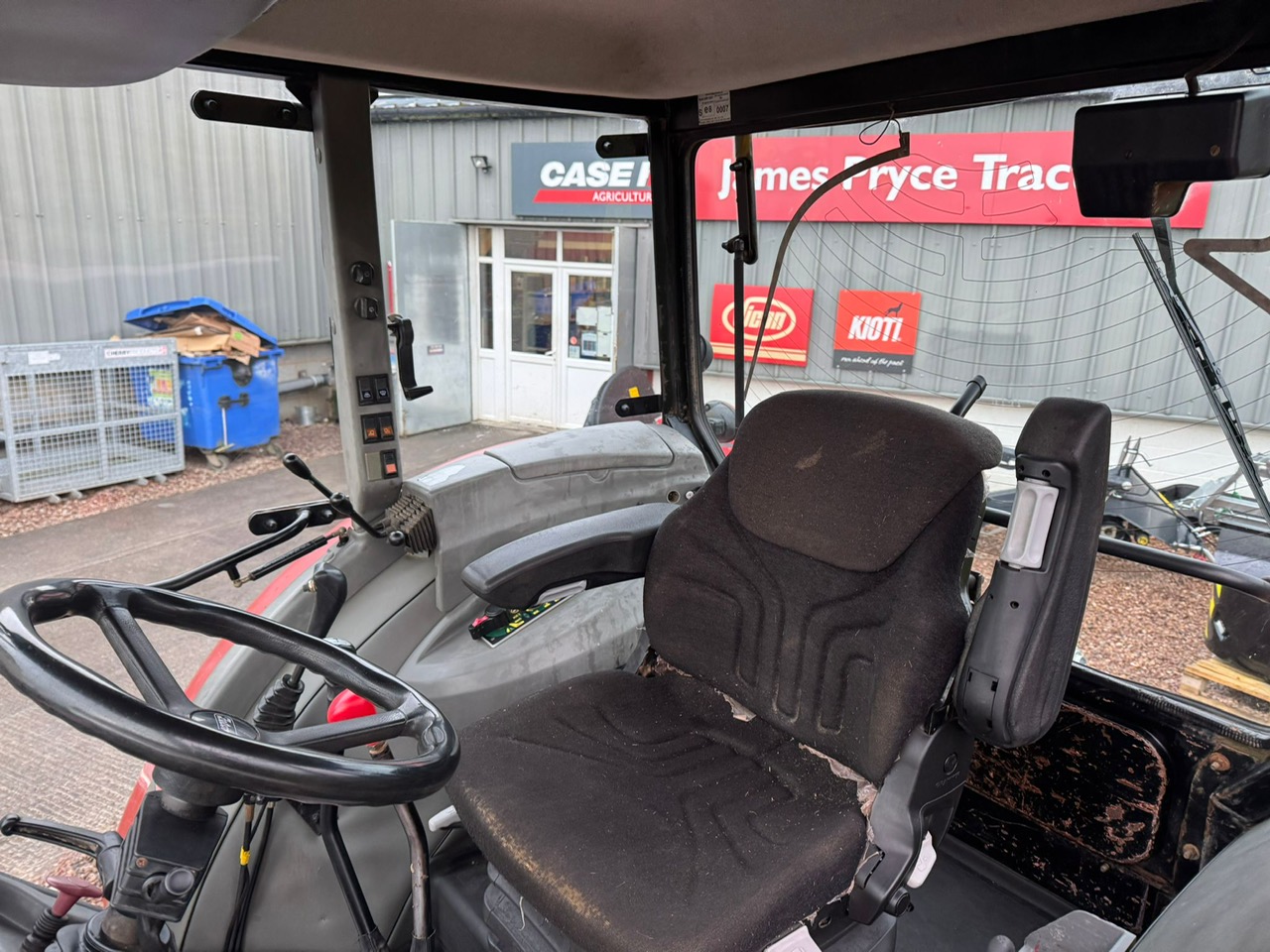 Zetor Forterra 125 & loader Image