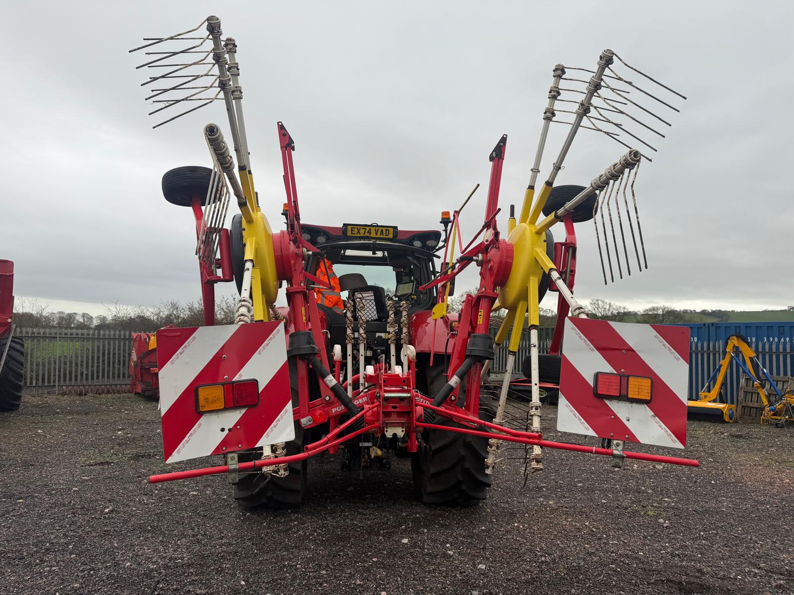 Pottinger 620N Twin rotor rake Image