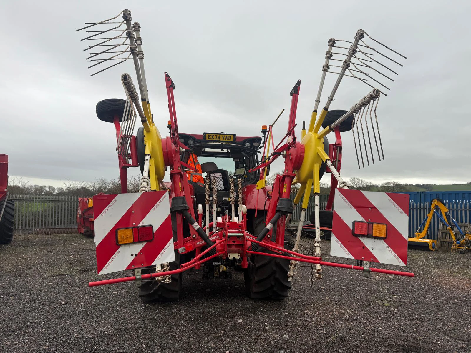 Pottinger 620N Twin rotor rake Image
