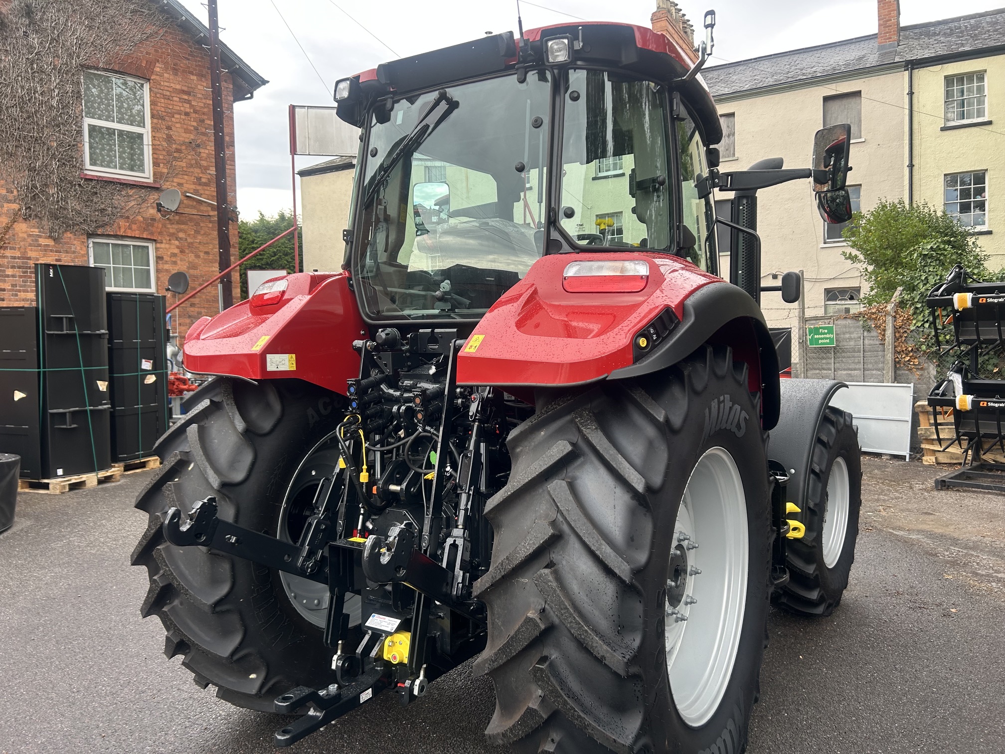 Case IH Farmall 120M Image