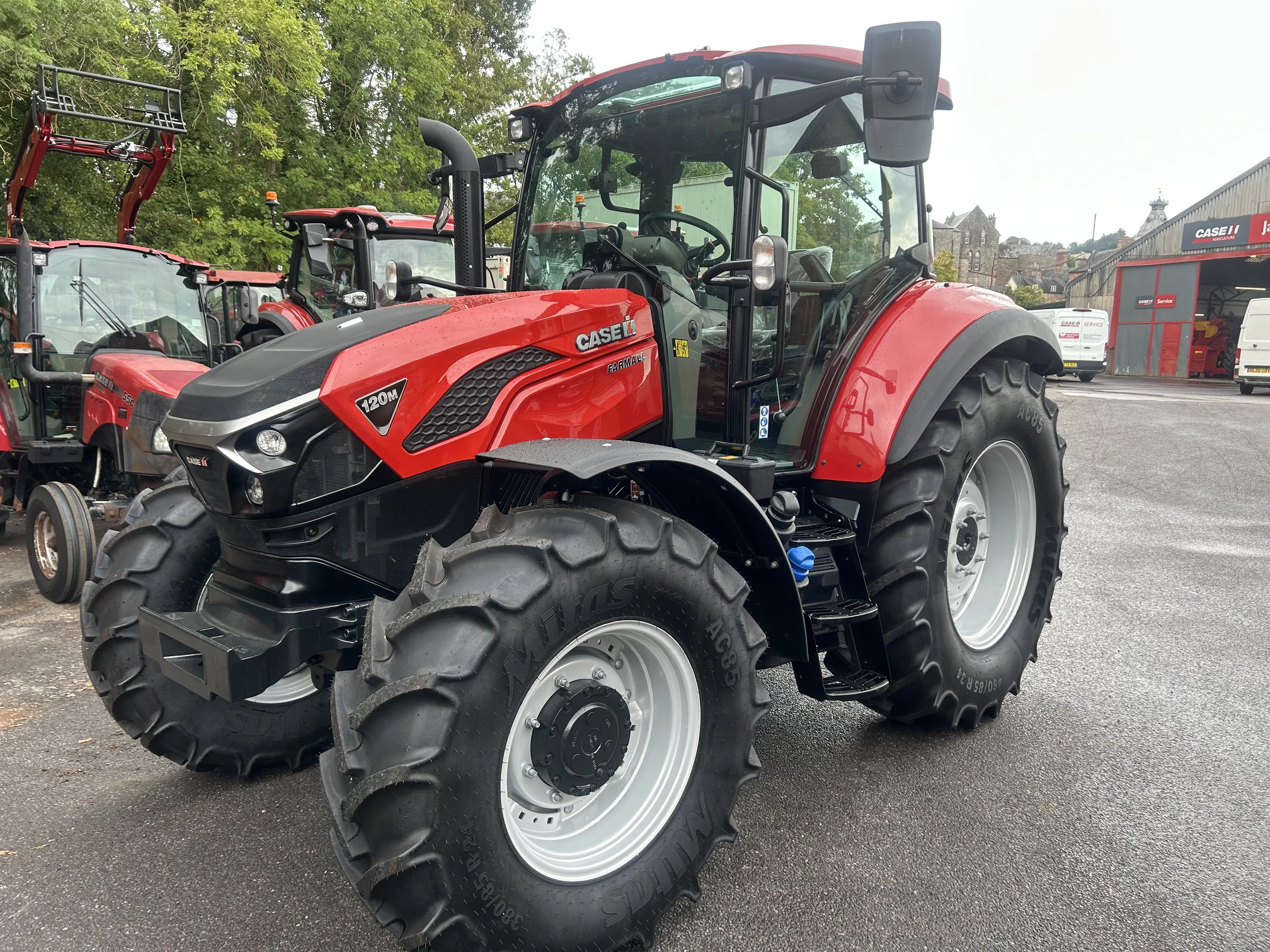 Case IH Farmall 120M Image