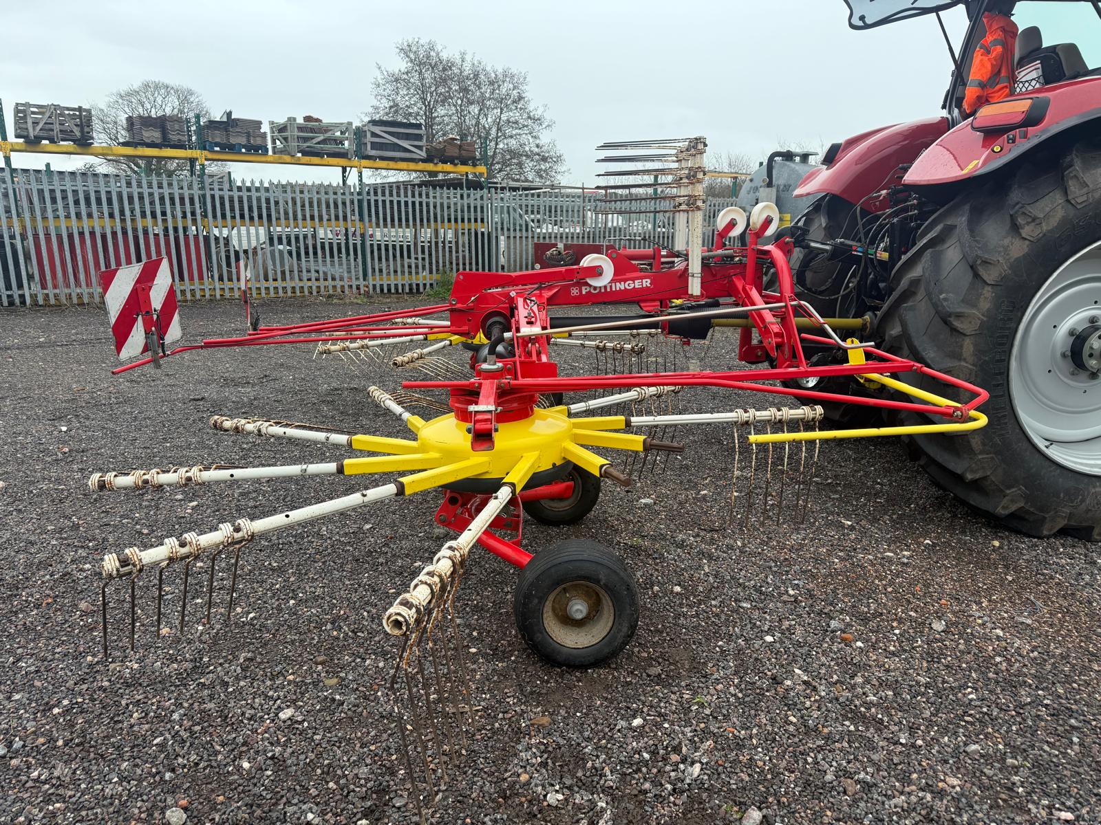 Pottinger 620N Twin rotor rake Image