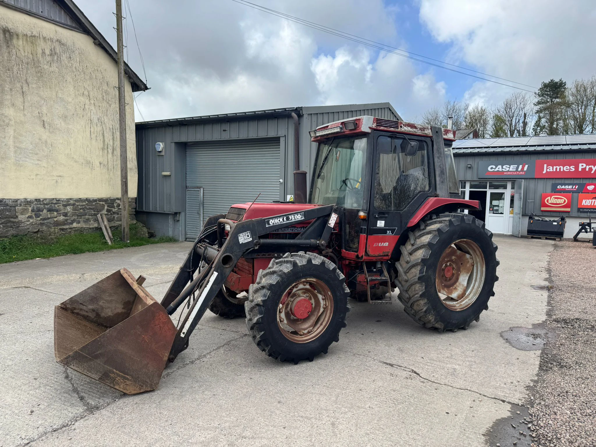 Case IH 895XL & loader Image