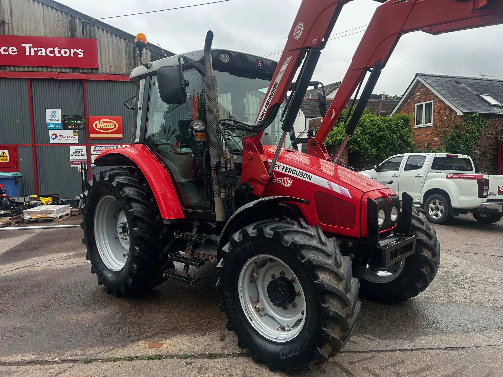 Massey Ferguson 5455 & loader Image