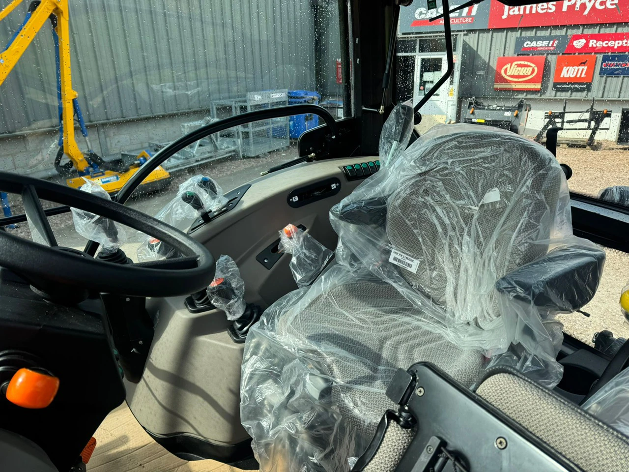 Case IH Farmall 75A & loader Image