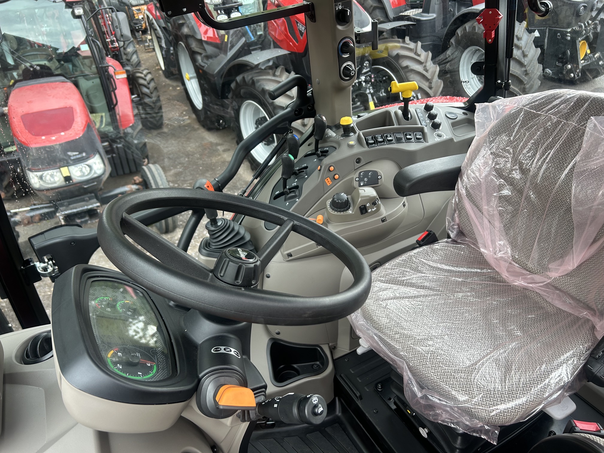 Case IH Farmall 120M Image