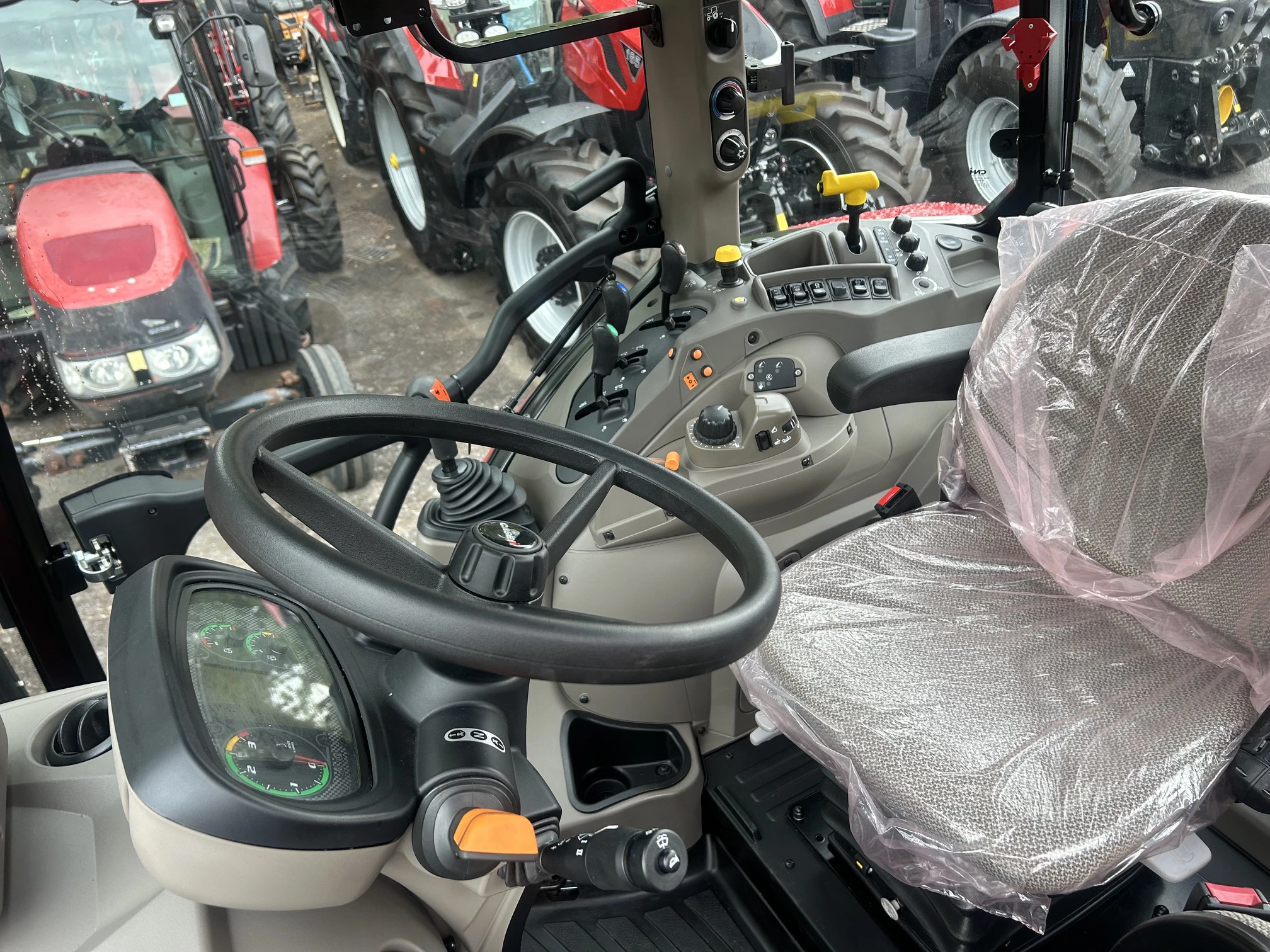 Case IH Farmall 120M Image