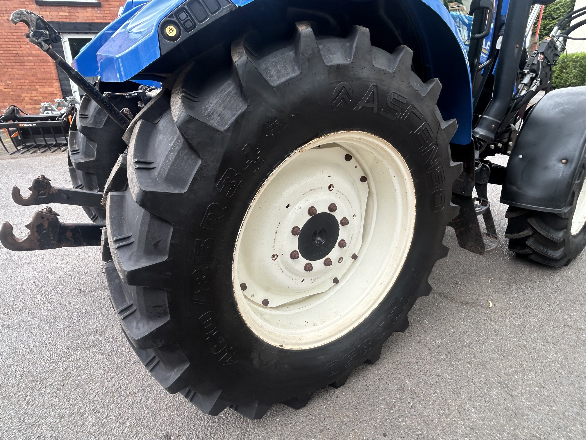 New Holland T5.115 & Quicke loader Image