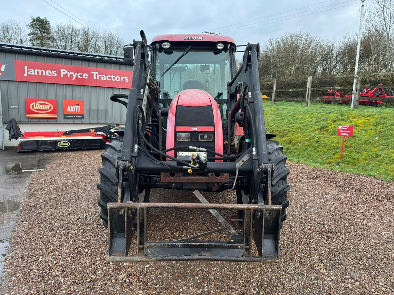 Zetor Forterra 125 & loader Image