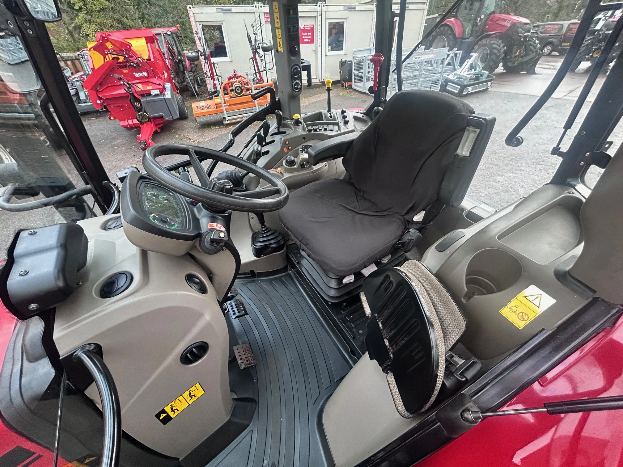 Case IH Farmall 115U Image