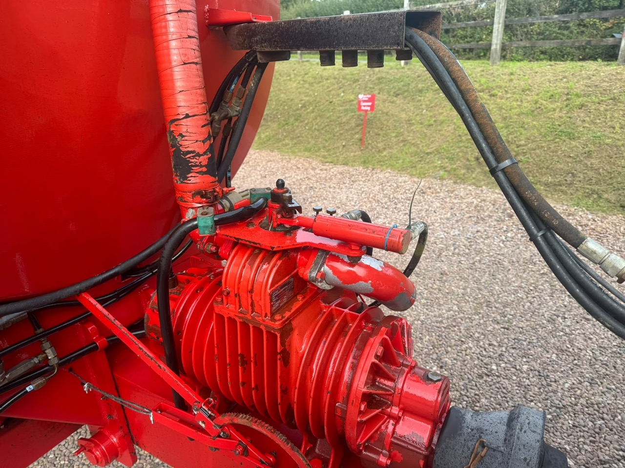 Hispec 2500 SA-R Vacuum tanker Image