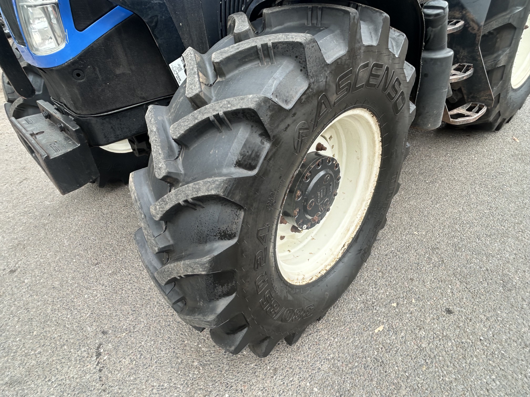 New Holland T5.115 & Quicke loader Image