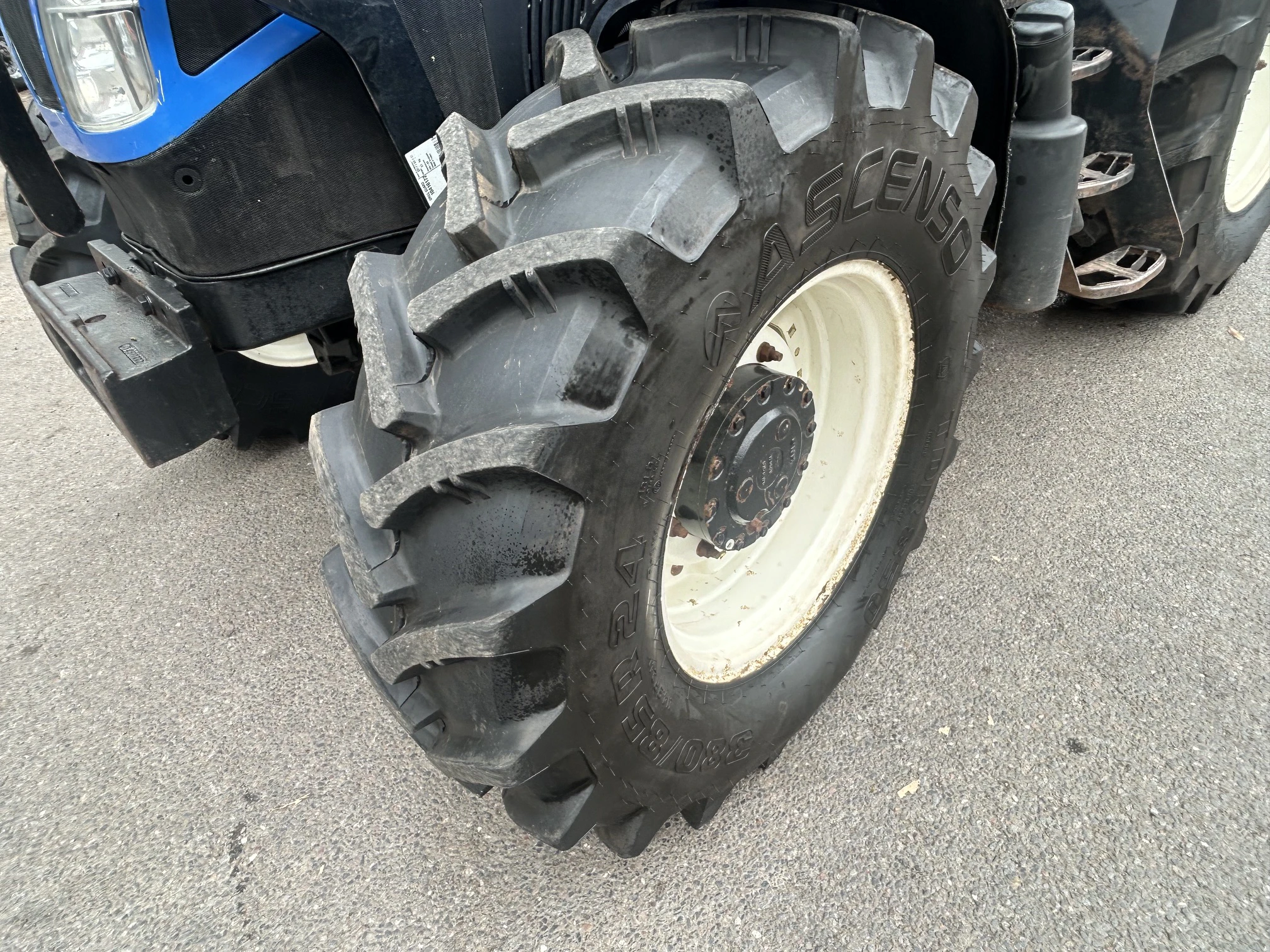 New Holland T5.115 & Quicke loader Image