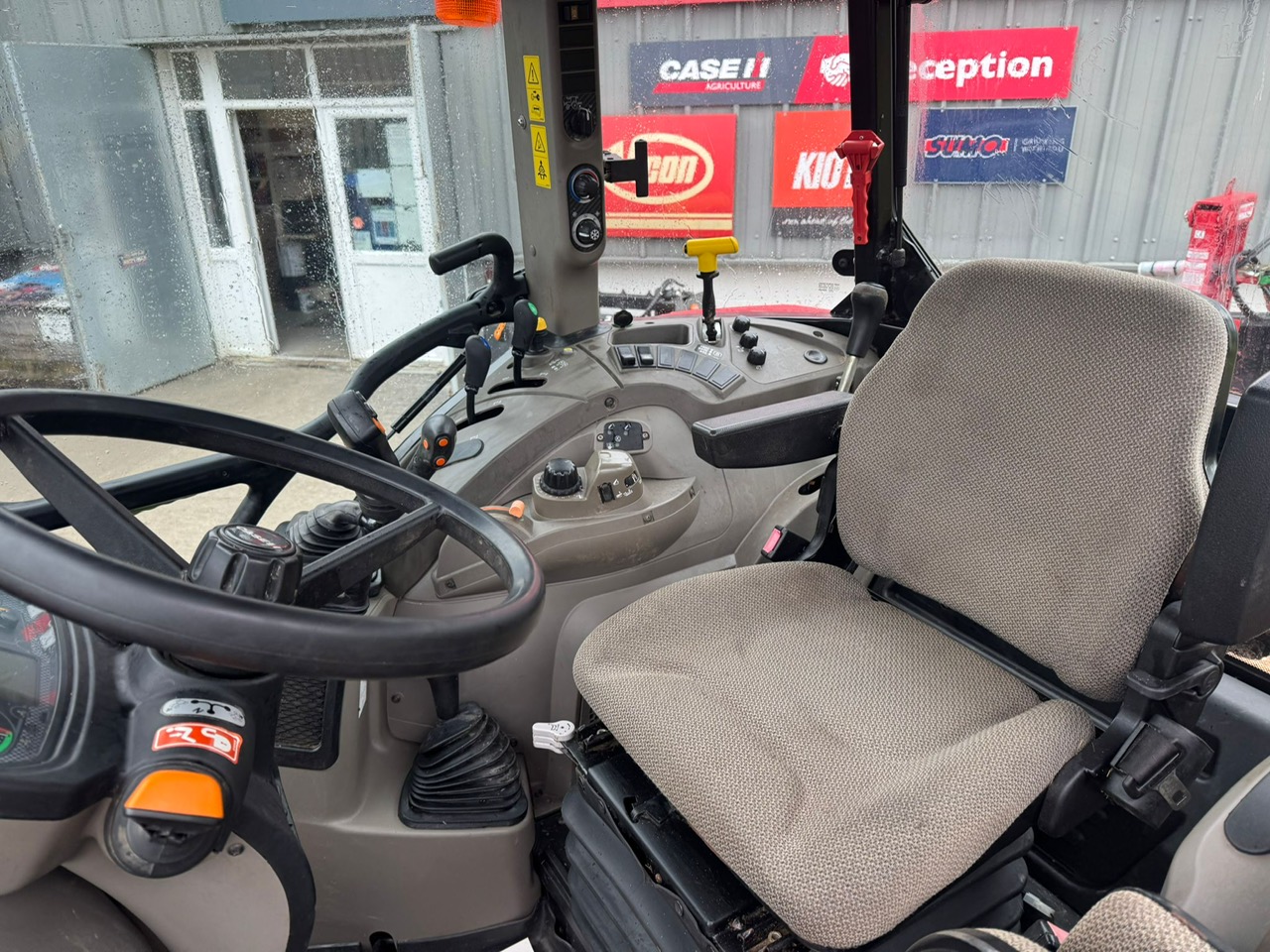 Case IH Farmall 115C & loader (1) Image