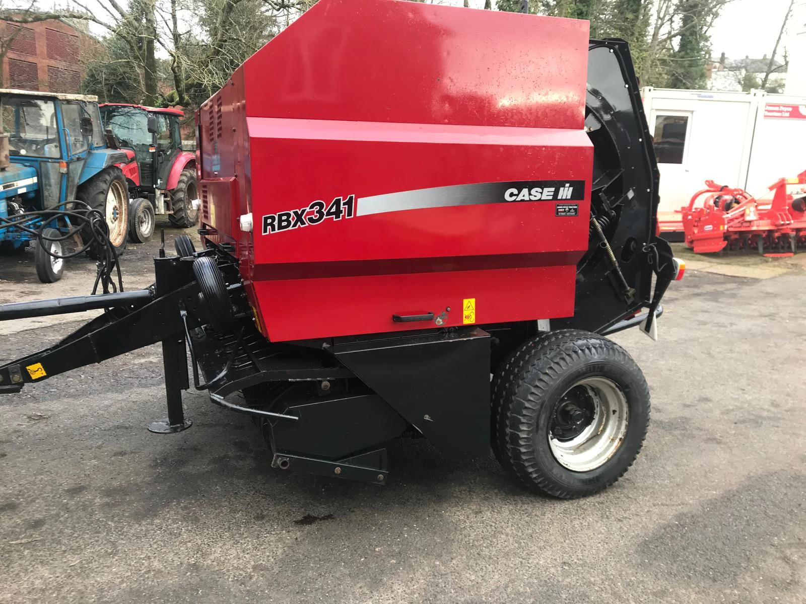 Case IH RB341 round baler Image