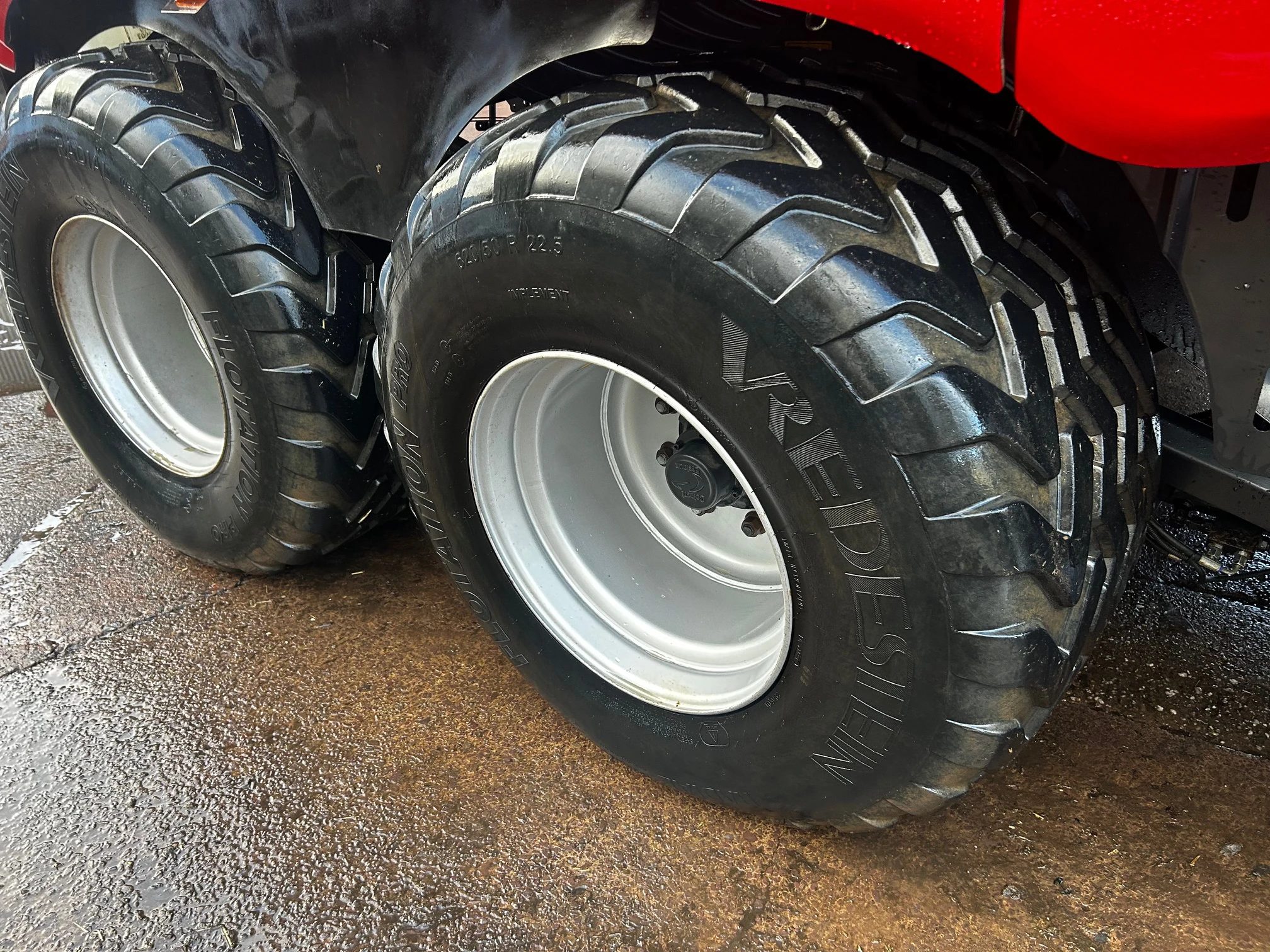 Case IH LB424XL Baler Image