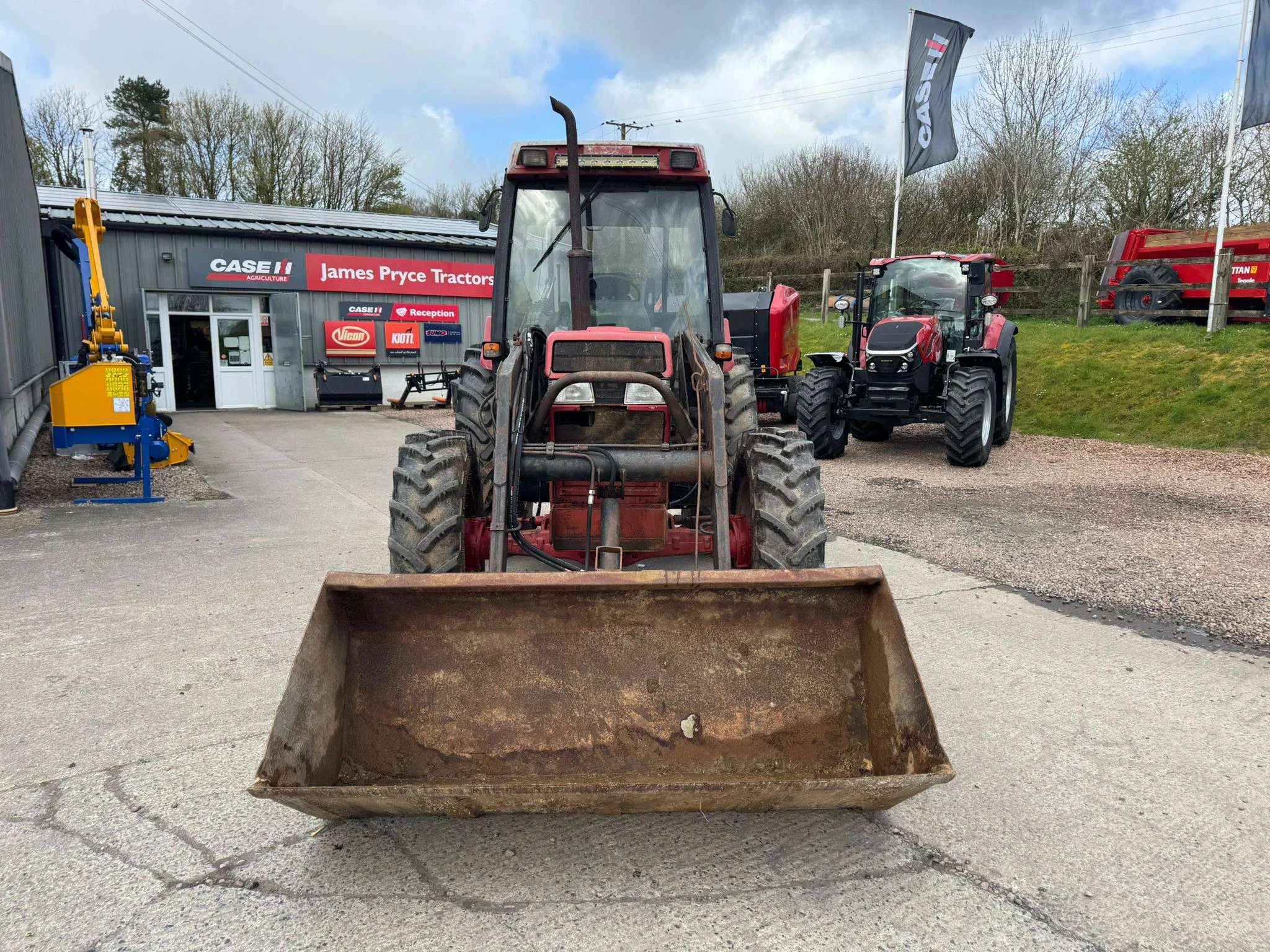 Case IH 895XL & loader Image