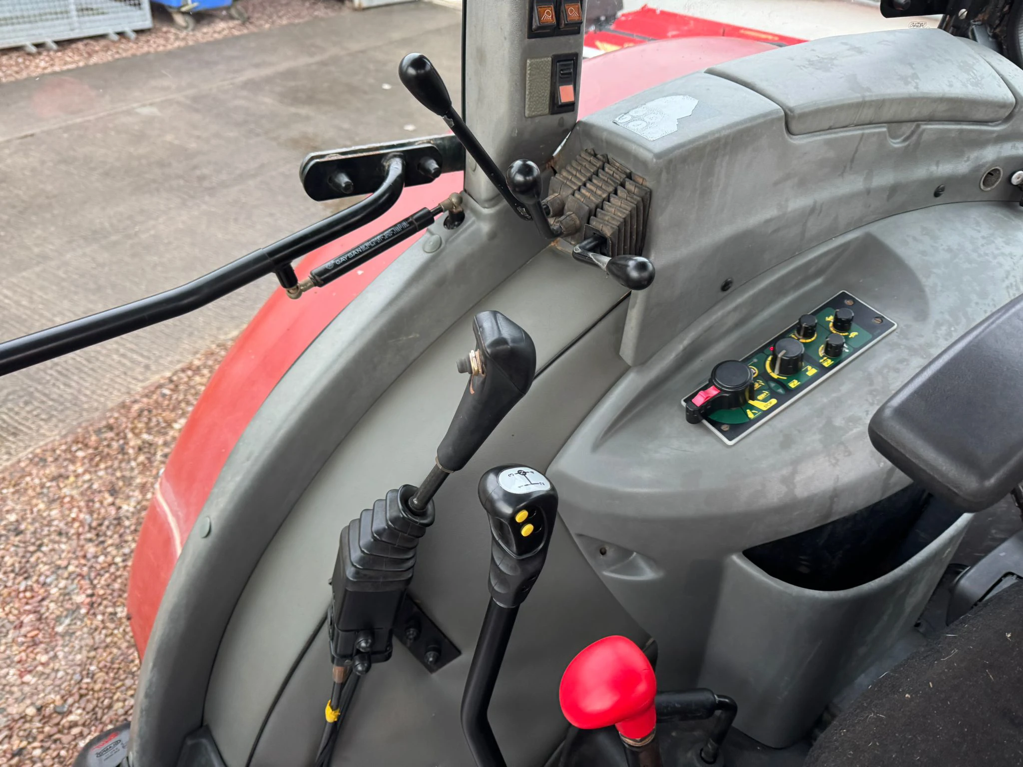 Zetor Forterra 125 & loader Image