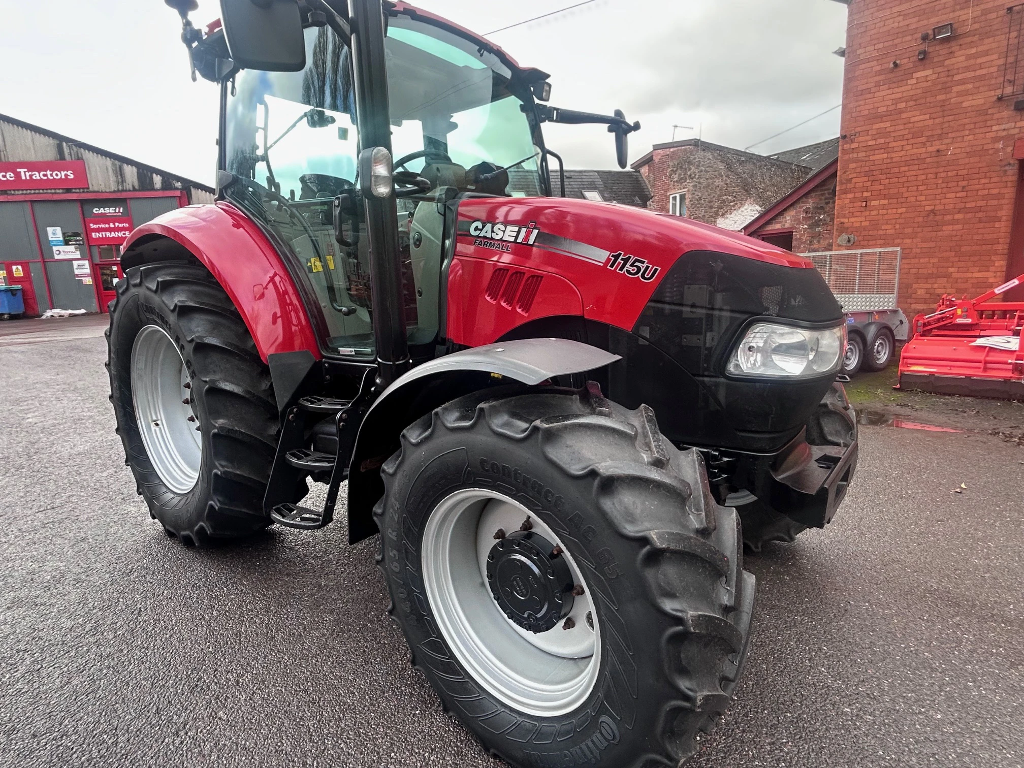 Case IH Farmall 115U Image