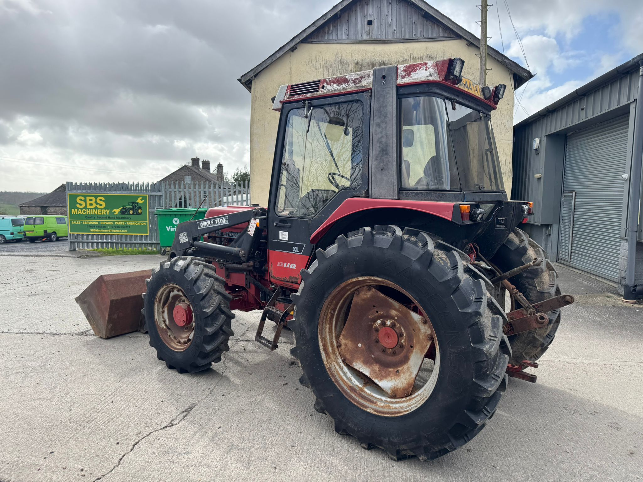 Case IH 895XL & loader Image