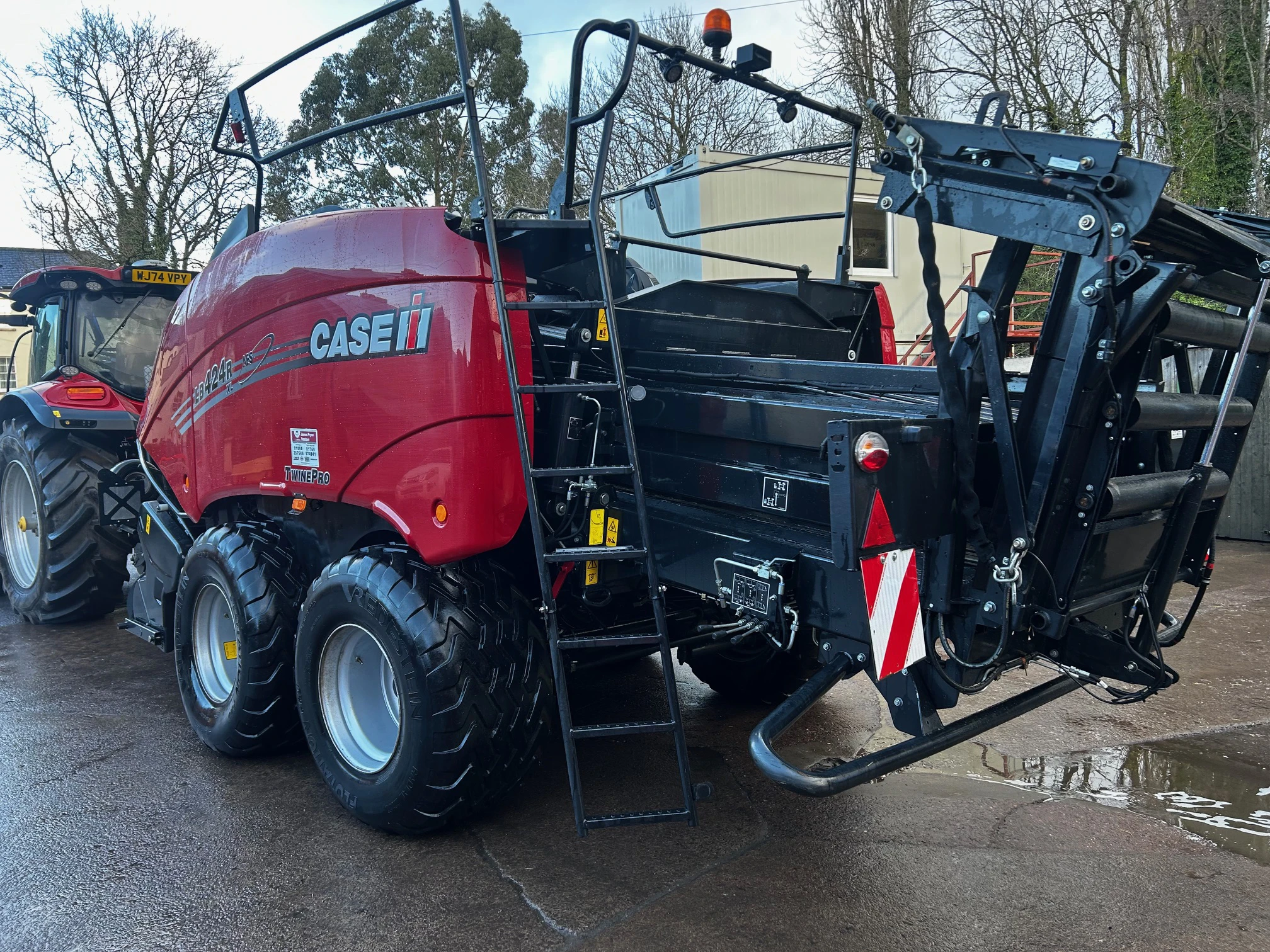 Case IH LB424XL Baler Image