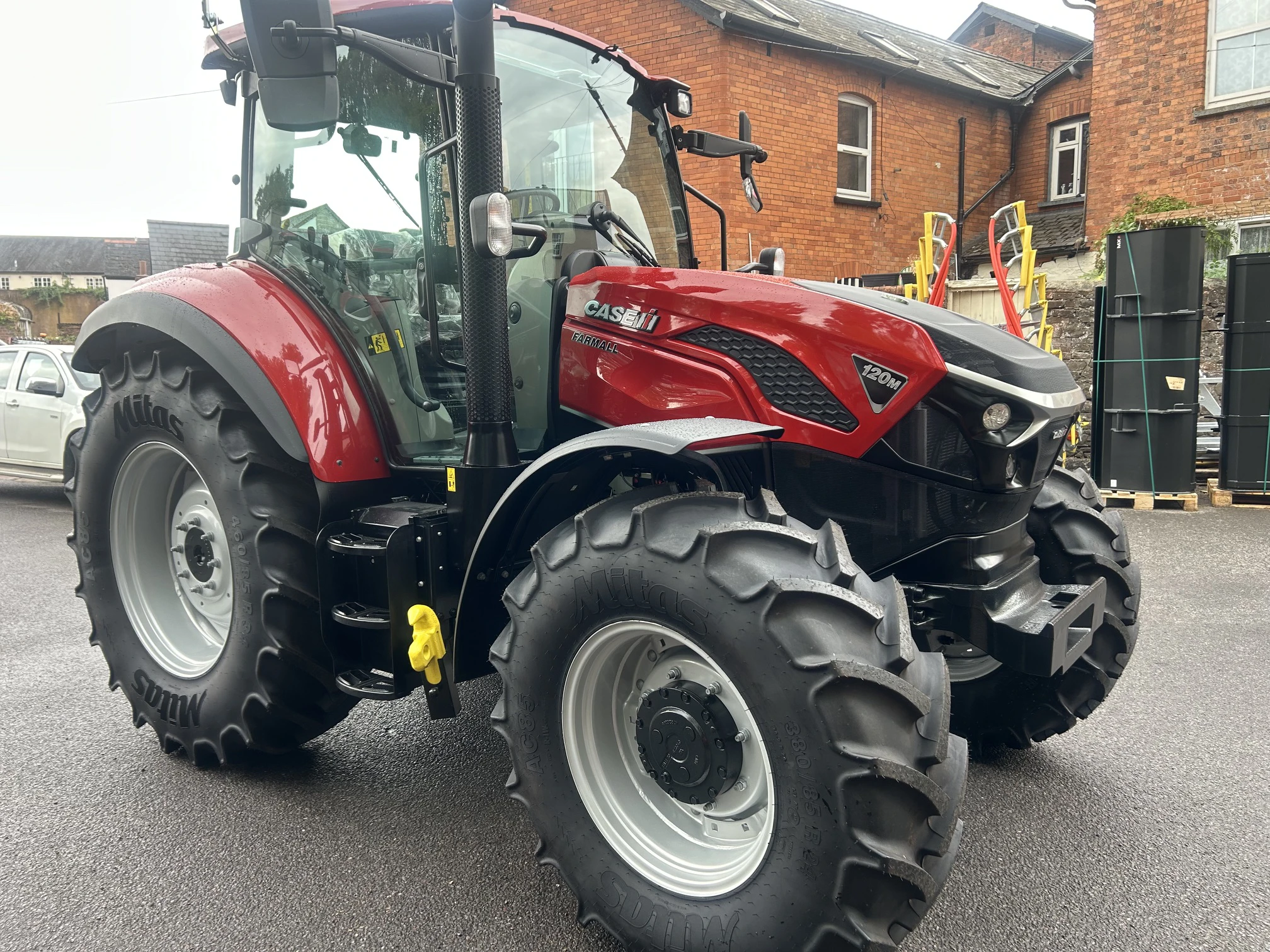 Case IH Farmall 120M Image