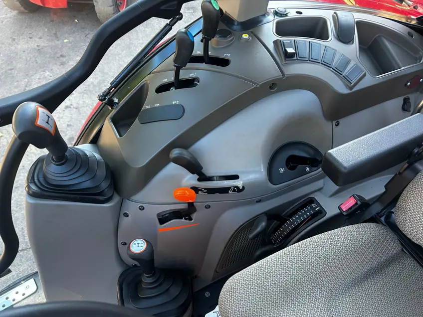 Case IH Farmall 75C Image