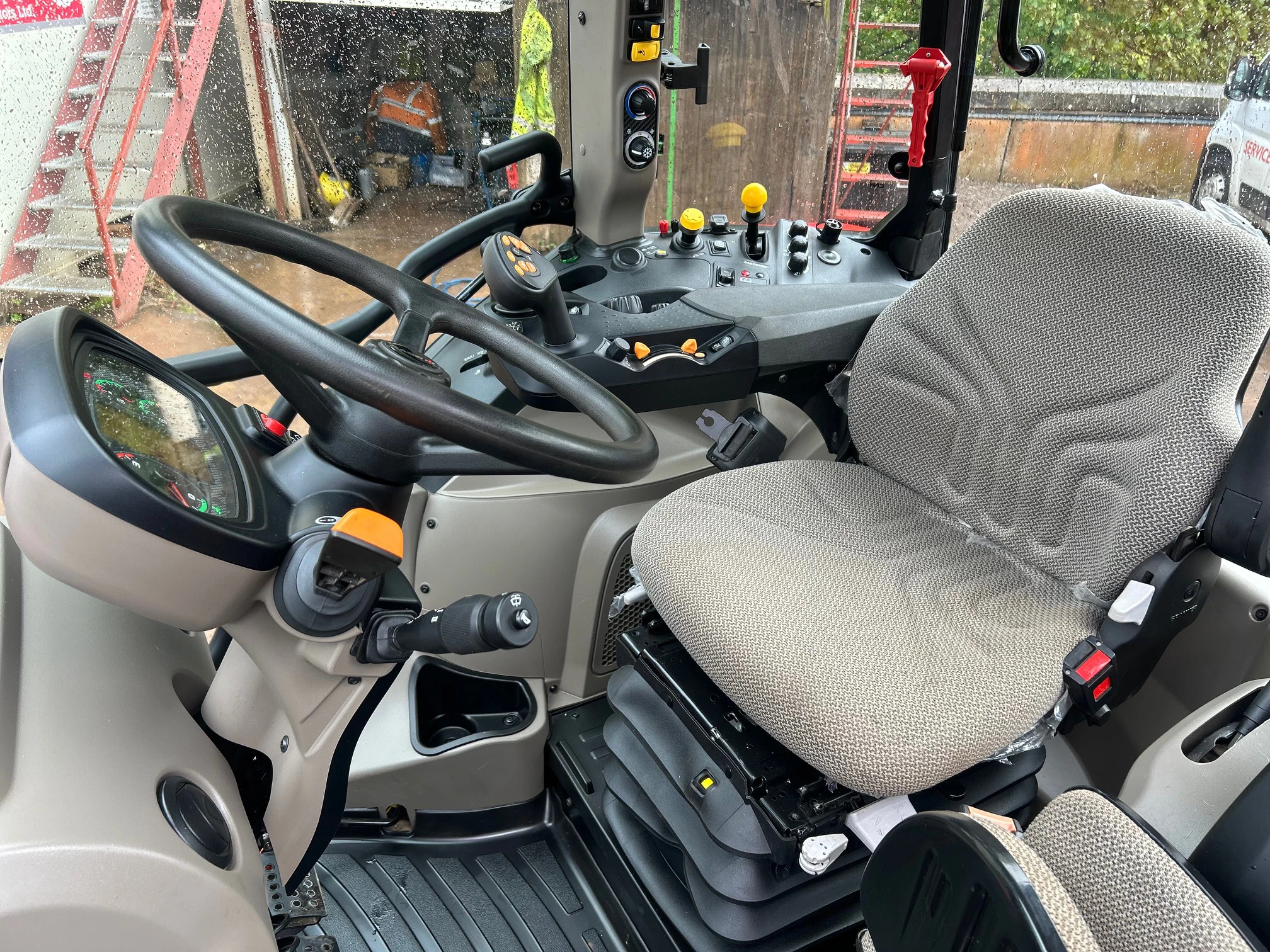 Case IH Luxxum 120 & loader Image