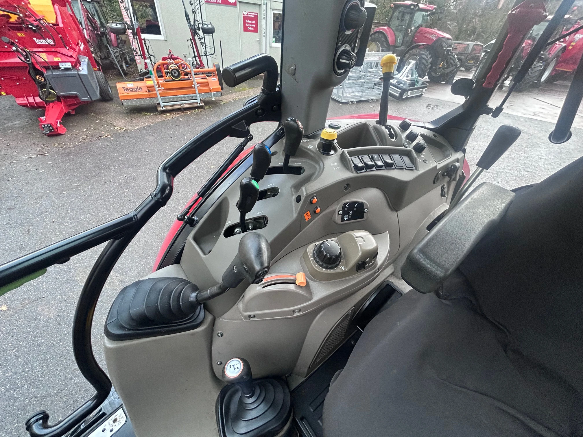 Case IH Farmall 115U Image