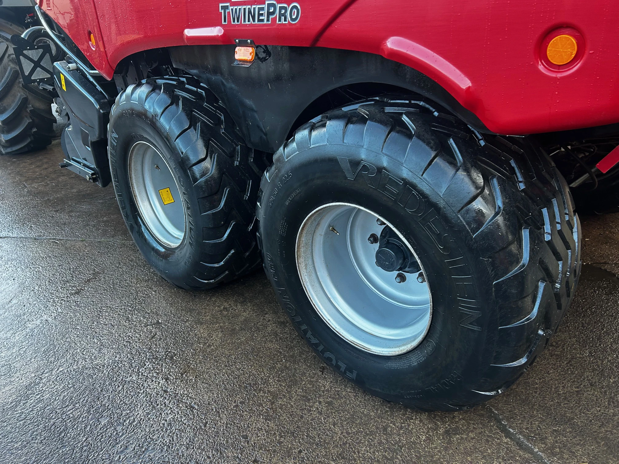 Case IH LB424XL Baler Image