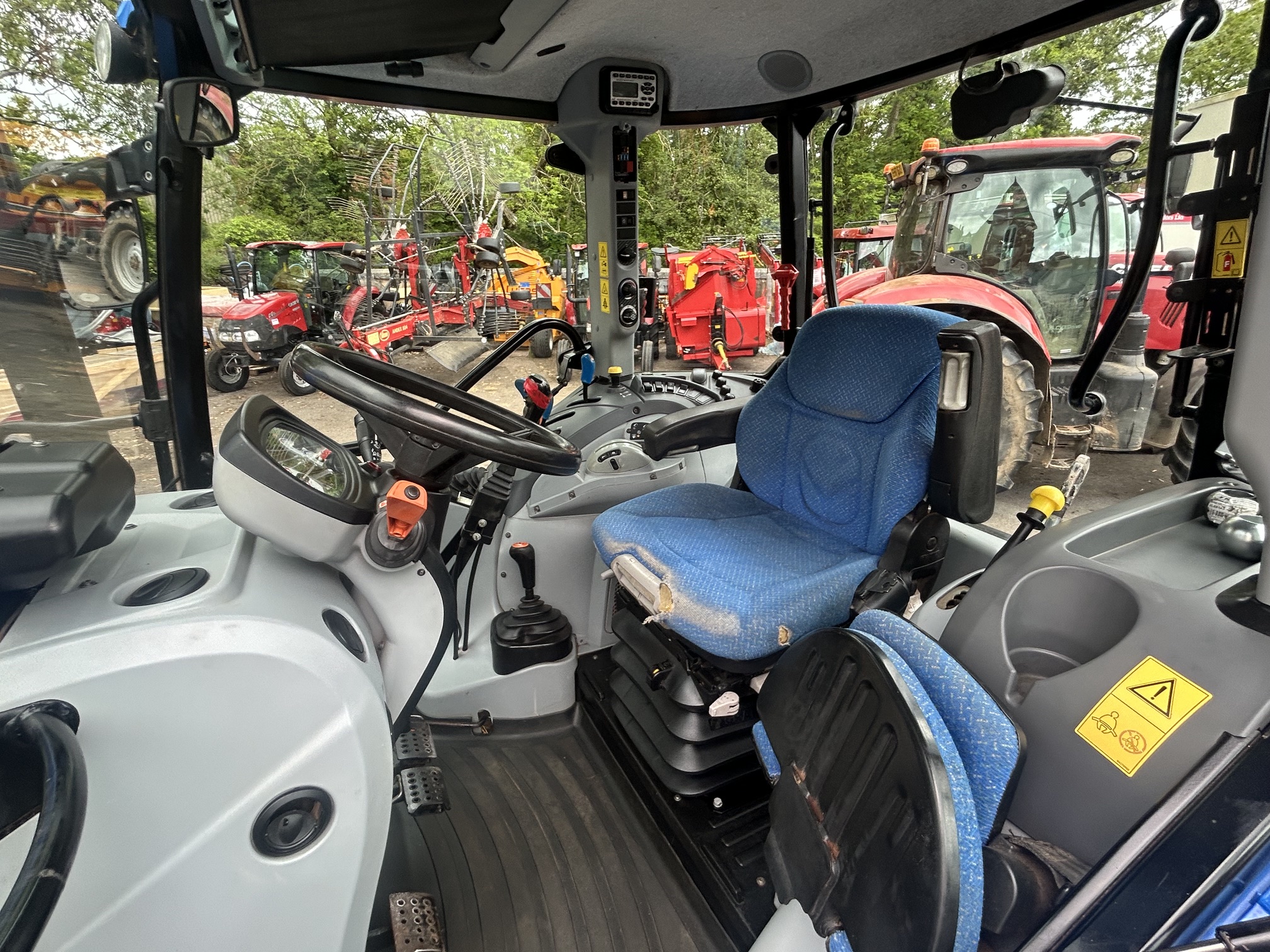 New Holland T5.115 & Quicke loader Image