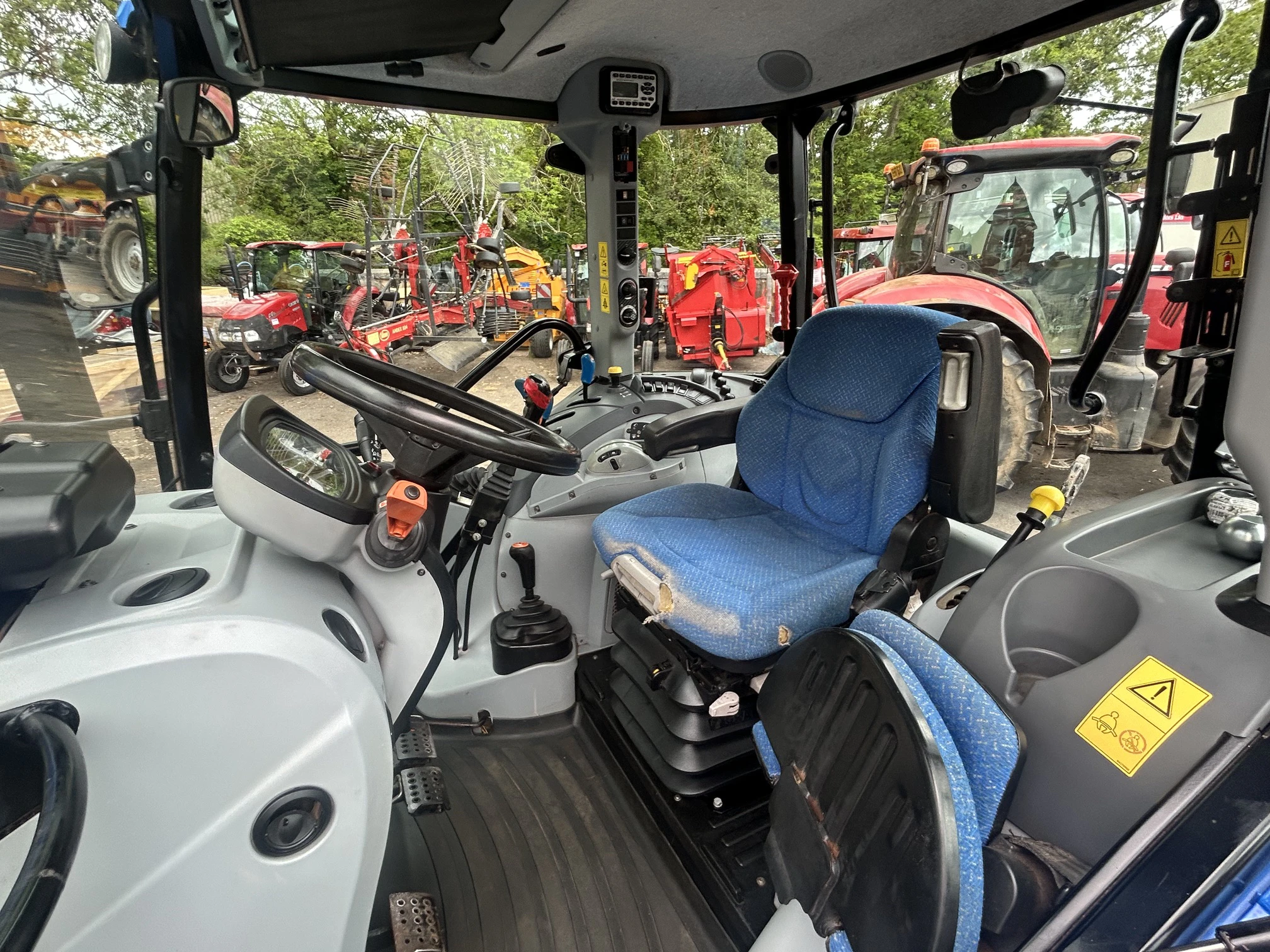 New Holland T5.115 & Quicke loader Image